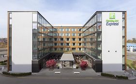 Holiday Inn Express Zürich Airport, an IHG Hotel