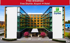 Holiday Inn Express Zürich Airport, an IHG Hotel